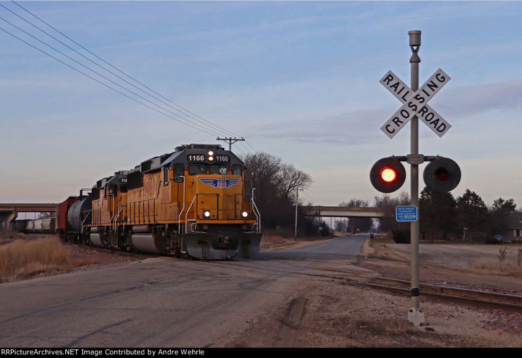 One last look at the pair of 3,800 HP cabooses